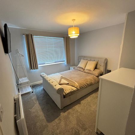 The Airport Flat - Newly Renovated & Free Parking Lägenhet Leeds  Exteriör bild